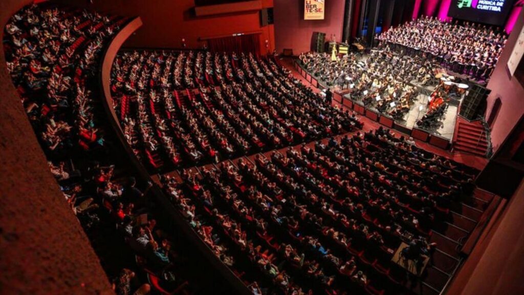teatros em curitiba