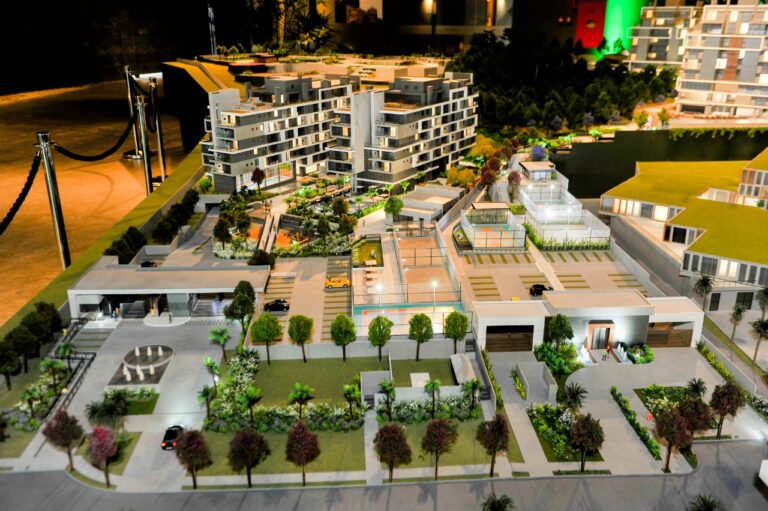 Uma maquete de 70 metros quadrados mostra todo terreno e extensão do complexo imobiliário. (Foto: Divulgação)