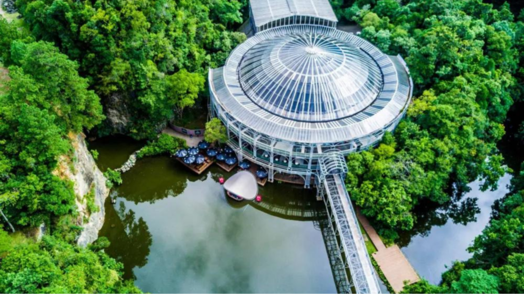 Espaço Cultural Paulo Leminski, no Parque das Pedreiras, onde são expostas obras, fotos e histórias do poeta e intelectual Paulo Leminski. (Imagem: Folha)
