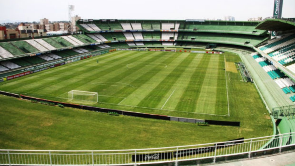 Apaixonados por futebol: 2 estádios para conhecer em Curitiba